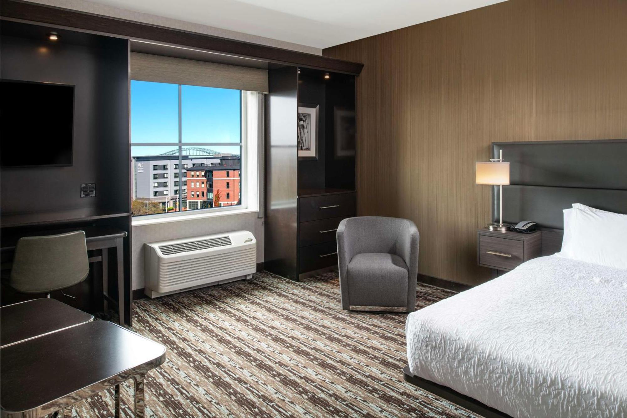 Hampton Inn & Suites Portsmouth Downtown Buitenkant foto